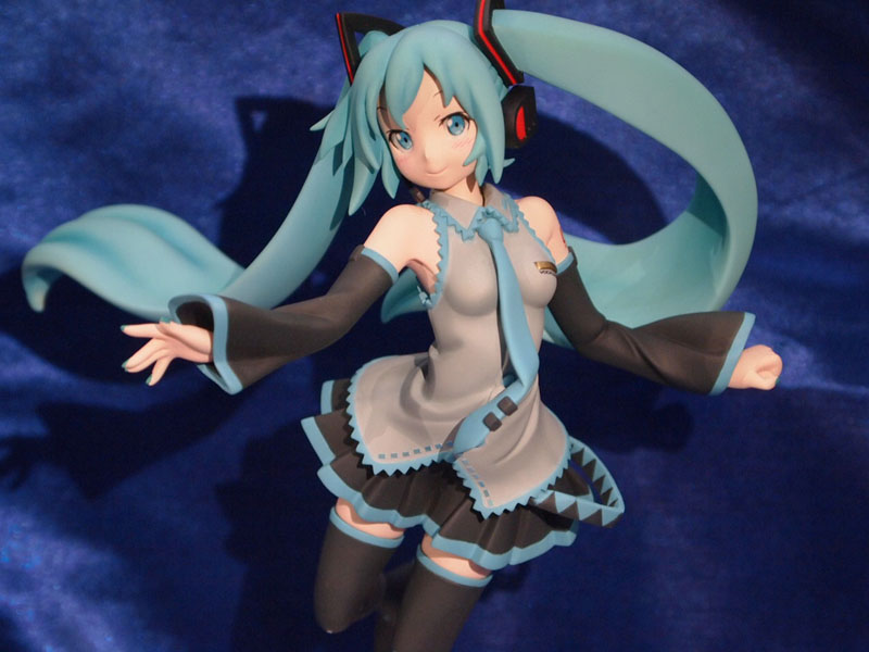 Illustration for article titled Quick! Zone of the Enders or Miku Hatsune Figures? Which Do You Want?